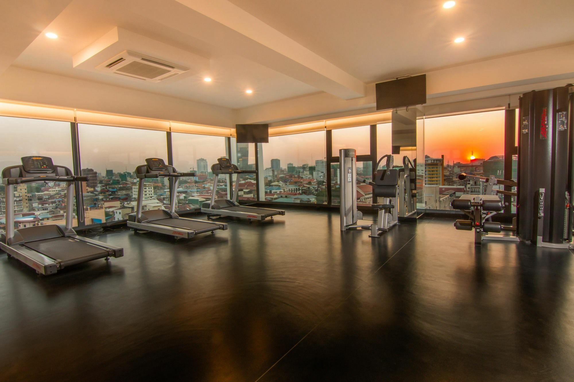 Sun & Moon, Urban Hotel Πνομ Πενχ Εξωτερικό φωτογραφία